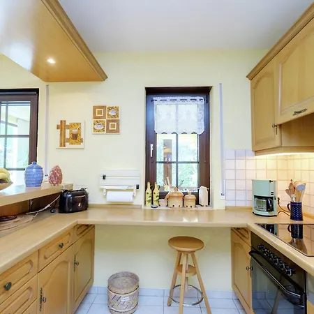 Cozy Retreat In Apartament