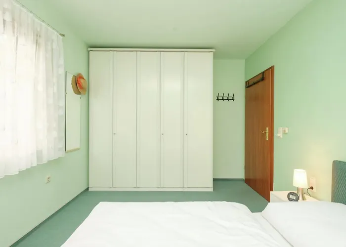 Cozy Retreat In 公寓 *